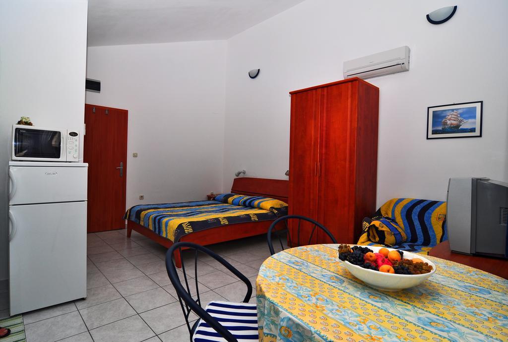 Apartments Livia Lastovo Екстериор снимка